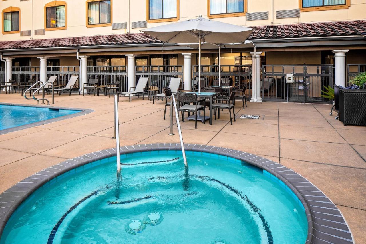 Courtyard By Marriott Houston Rice University Exterior foto
